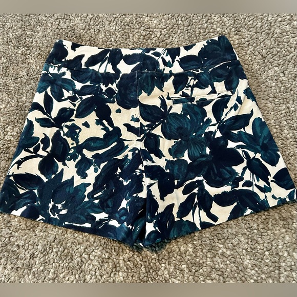 NWOT Margaret M Navy Floral High Waist Shorts - Picture 3 of 4